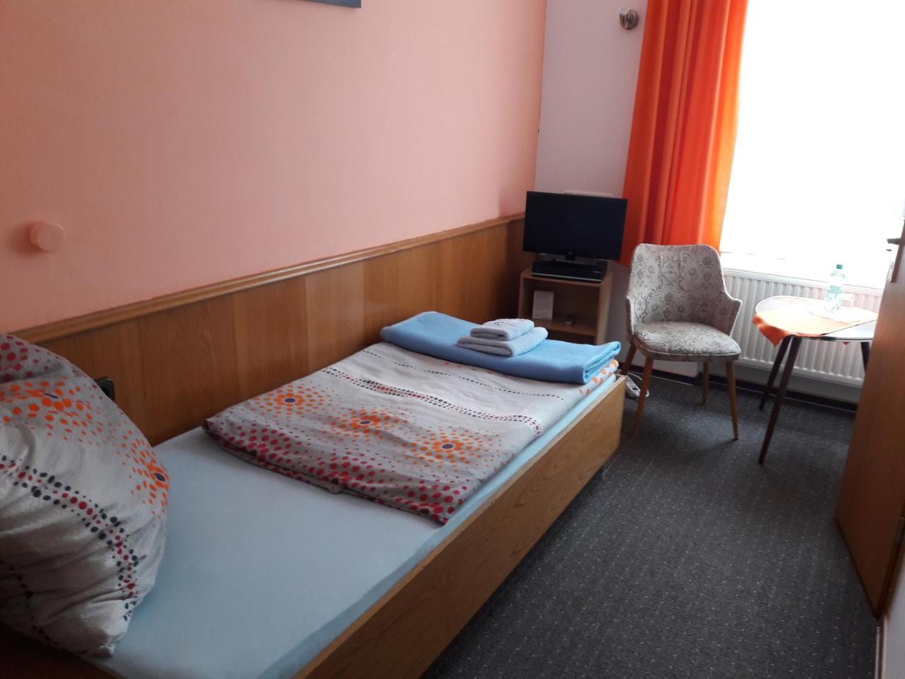 Pension "Am Wald" Лаутентхаль Экстерьер фото